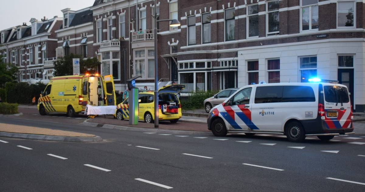 Automobilist rijdt door na ongeval met scooter in Nijmegen .