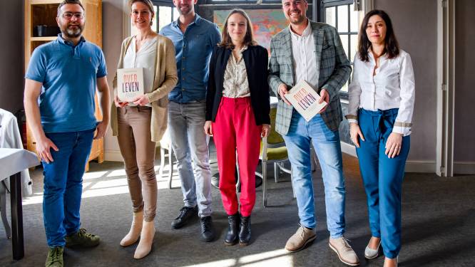 Serviceclubs Ronde Tafel 57 en Ladies Circle sponsoren boek over kindermisbruik