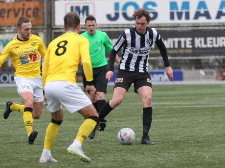 De uitslagen, doelpuntenmakers en wedstrijdverslagen van de derde en vierde divisie