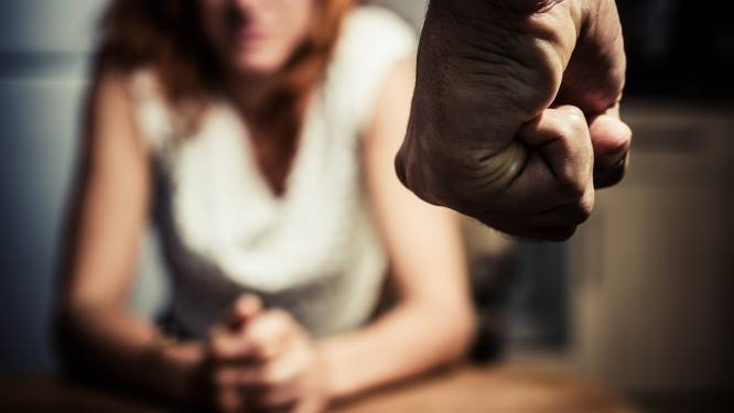 Vrouw (59) belandt in psychiatrie na jarenlange terreur, echtgenoot (61) geïnterneerd: “Hij domineerde en isoleerde haar”