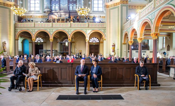 De plechtigheid in een kerk in Potsdam.