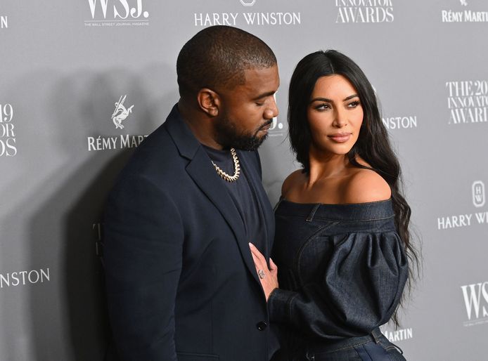 Kanye West draagt nog steeds een trouwring.