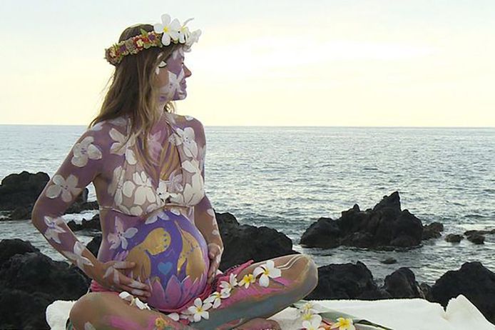 Vrouw Wil Bevallen In Oceaan Met Dolfijn Als Vroedvrouw Bizar Ad Nl