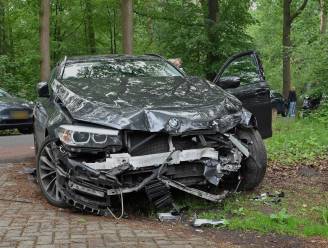 Twee volwassenen en twee kinderen gewond bij ongeluk met twee auto’s in Breda