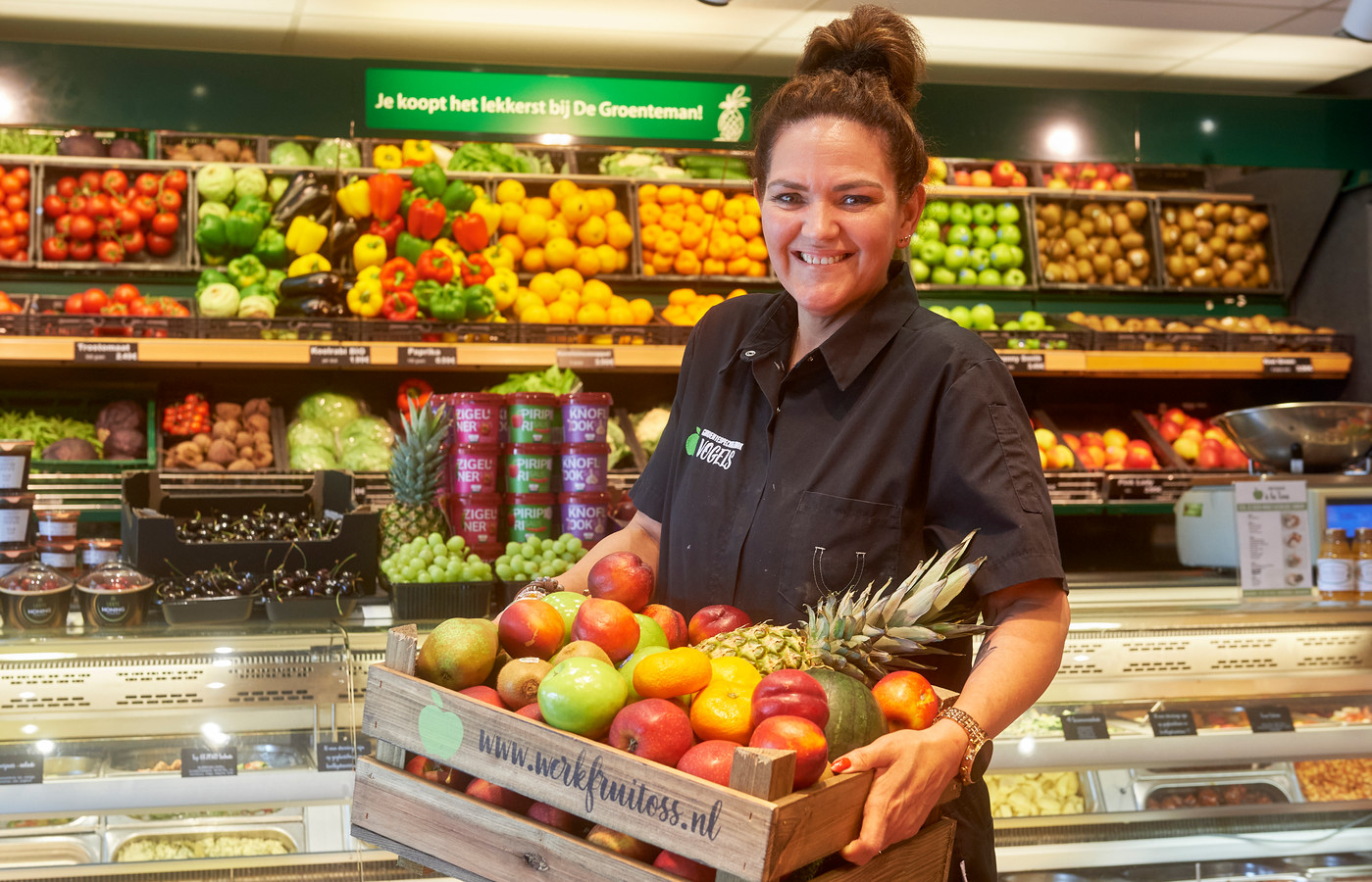 Tina Vogels levert met haar groentespeciaalzaak ook werkfruitpakketten aan bedrijven.