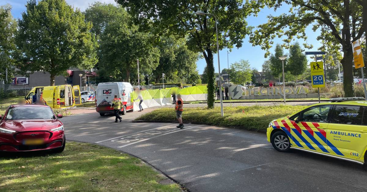 Scooterrijder raakt ernstig gewond bij aanrijding met auto op onderwijscampus in Ede.