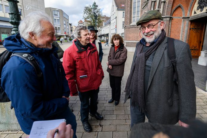 Stadsbeiaardier Carl Van Eyndhoven (rechts) na afloop van het concert voor Happy Bachdag in de Heikese kerk in Tilburg.