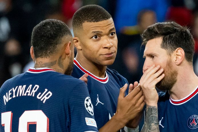 Mbappé in het offensieve sterrentrio van PSG.