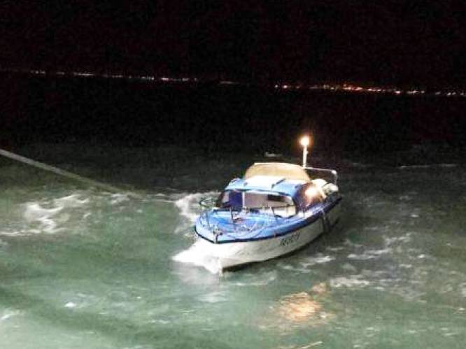 Britse kustwacht redt meer dan 120 migranten op kleine bootjes uit Kanaal en Noordzee