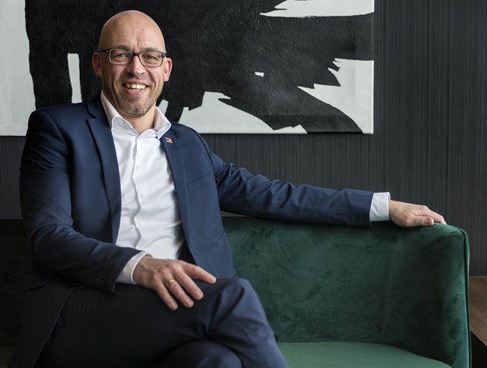 Oud-wethouder Han Looijen uit Zaltbommel wil in of dicht bij het openbaar bestuur blijven.