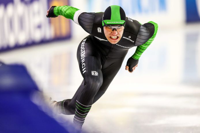 Stefan Westenbroek uit Ommen perst er alles uit op de tweede 500 meter, tijdens de eerste dag van de NK afstanden.