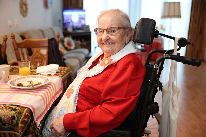 De van  oorsprong Oekraïense Annie Sawtschenko is 102 jaar oud geworden: 'Ik ben een doordouwer. Ik geef de moed niet op. Je kunt elke dag gaan klagen, maar daar kom je niet verder mee.’