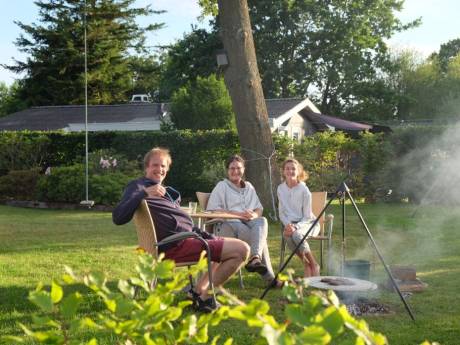Karin betaalt geen cent voor verblijf door huizenruil: ‘Sliepen in een Zwitserse villa’