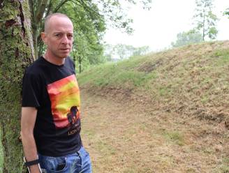 Holebi-boegbeeld Wim (40) in eigen tuin door jongeren met dood bedreigd: “We maken je kapot en steken je huis in brand”