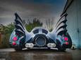 De door een professioneel bedrijf gebouwde replica van de Batmobile.