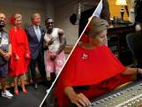 Koning en koningin mixen hiphoptrack in Amerikaanse studio
