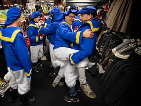 Gekkenhuis bij carnavalswinkel: ‘Het stond na de opening meteen he-le-maal vol’
