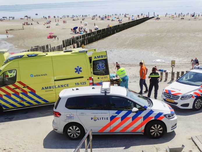 Bij een botsing tussen een speedboot en een rubberboot voor de Zeeuwse kust bij Zoutelande kwam Mirthe (15) om het leven.