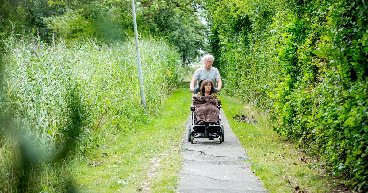 Een wandeling door het park is een kwelling voor Rina, maar dat verandert binnenkort