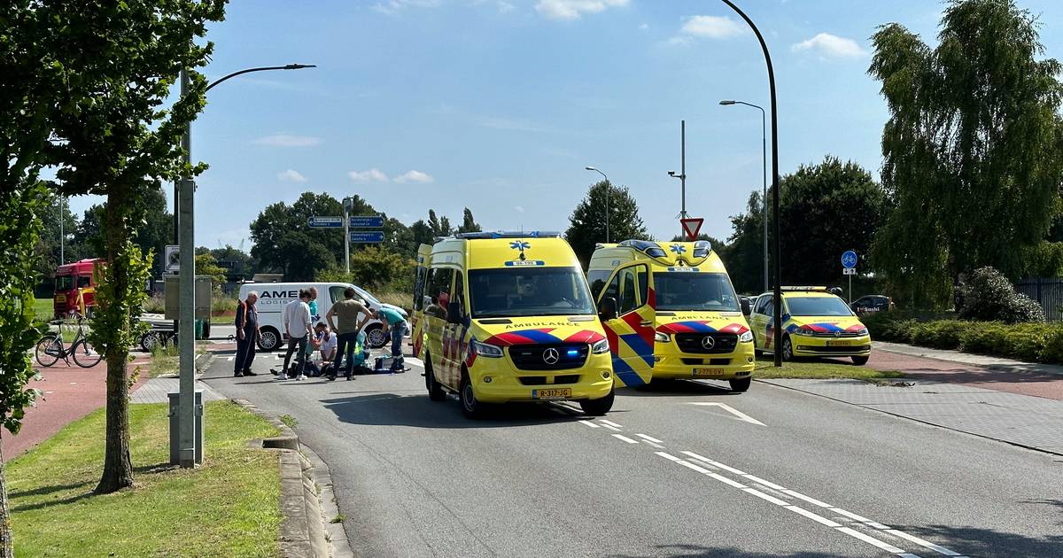 Fietser overleden na aanrijding met vrachtwagen in Harderwijk.