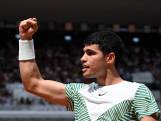 Dit kan helemaal niet! Alcaraz maakt punt van het jaar in halve finale tegen Djokovic
