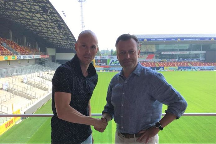 Kuperus bij zijn aanstelling met sportief manager Stefan Vanroy.