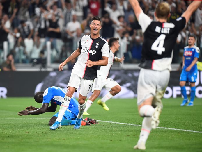Kalidou Koulibaly en zijn teamgenoten balen van de eigen goal van de Senegalees tijdens de ontmoeting tussen Napoli en Juventus eerder dit seizoen.