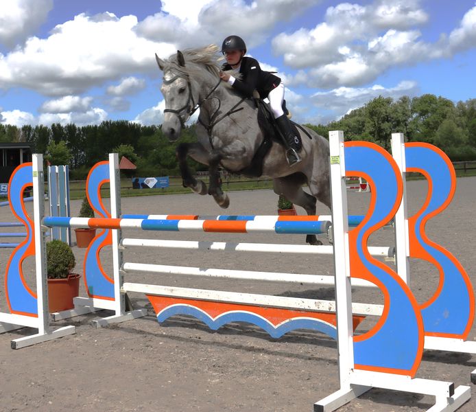 Esra Nelisse met de merrie Dominica, hier eerder actief in Zeeland. Donderdag won ze in Amsterdam.