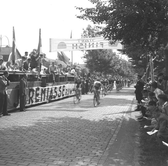 Een beeld uit de allereerste editie van de Kaperprijs in 1954 in Heinkenszand.
