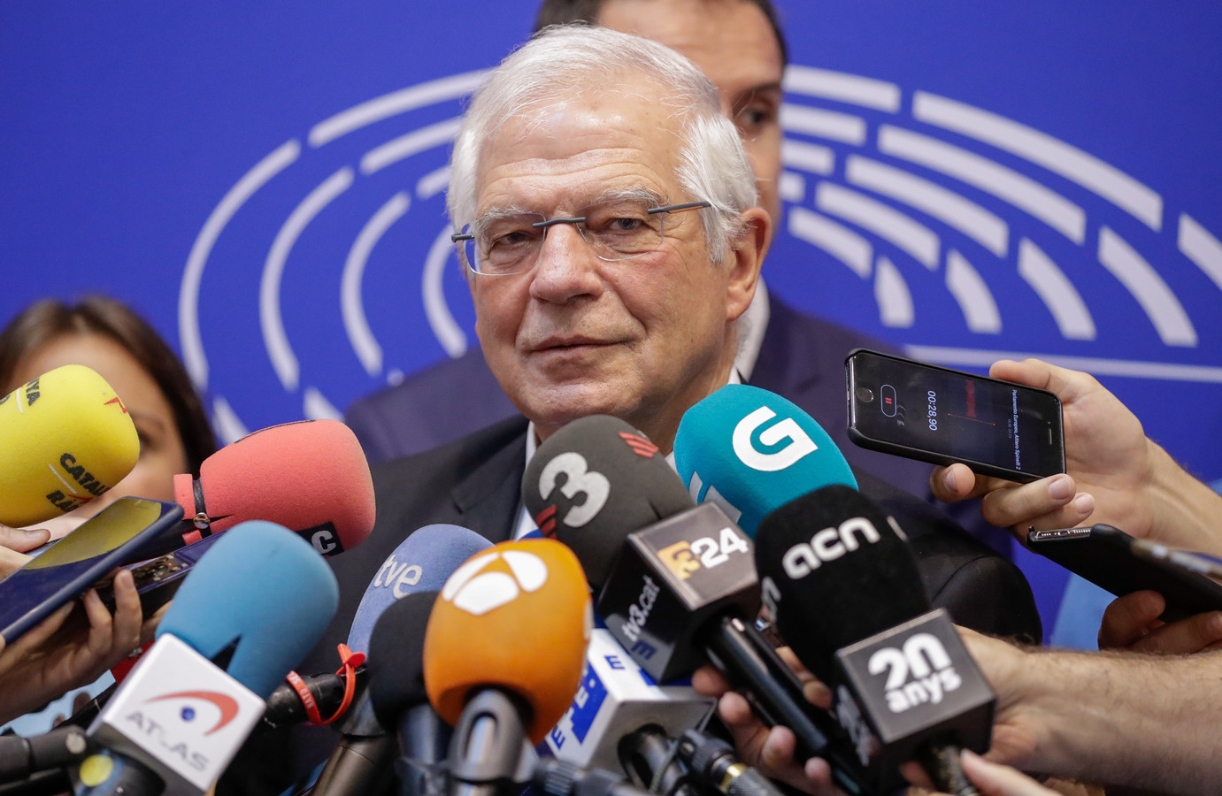 Josep Borrell, de Hoge Vertegenwoordiger van de EU, is er niet gerust op: ,,De Unie verkeert in een existentiële crisis."