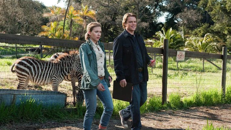 Scarlett Johansson dan Matt Damon di We B Buy a Zoo karya Cameron Crowe.  gambar 