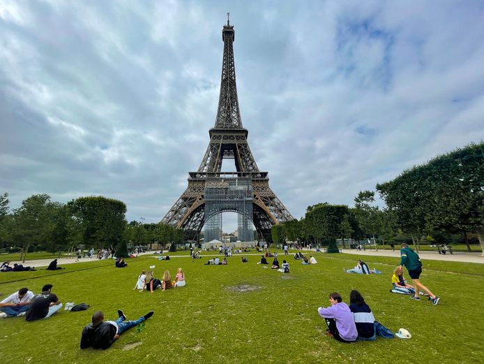 Selon des rapports confidentiels dévoilés par le magazine Marianne, la Tour Eiffel serait menacée par la rouille.