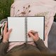 Pak je notitieboek erbij: dít is journaling (en hierom is het goed voor je)