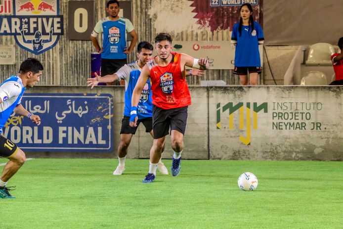 Matias in actie tegen Oezbekistan. De Belgen wonnen deze match met 2-0.