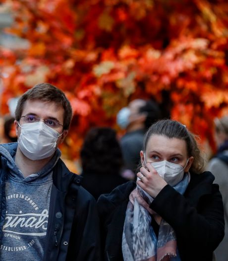 En France, le port du masque pourrait bientôt redevenir obligatoire dans certains lieux: et chez nous?