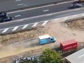 Hallucinant: koerier is wegenwerken zat, negeert signalisatie en rijdt dwars door werfzone naast E40