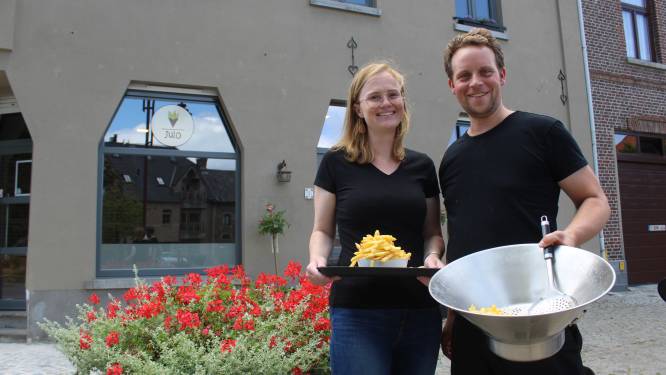 Timmy en Berdieke openen frituur Julo: “We versnijden frietjes nog zelf als pure ambacht”