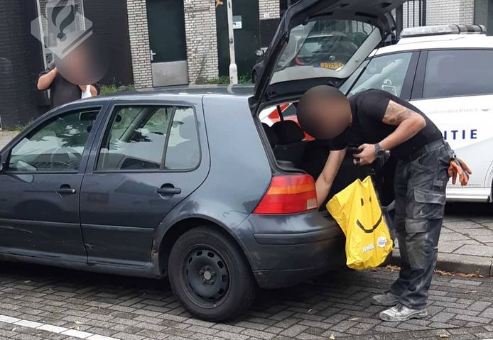 De auto met Finse kentekenplaten werd gezien in het centrum van Arnhem.