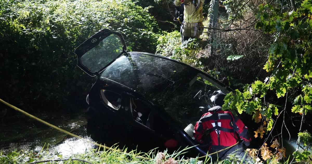 Auto te water in Dongen, bestuurder spoorloos na nachtelijk ongeluk.