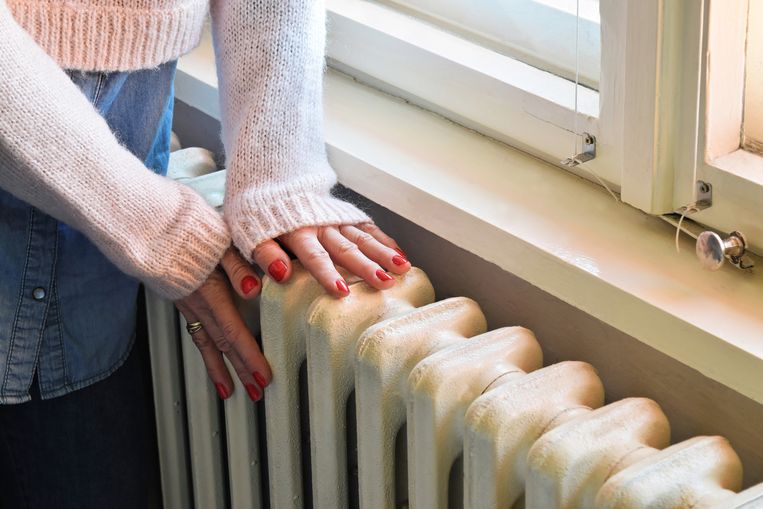 In Amstelveen komen veel huurders in de problemen door de hoge kosten voor blokverwarming, merken Wil Roode en Ellen Steijvers. Beeld Getty Images