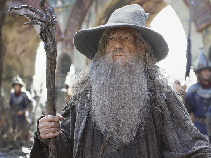 Ian McKellen als Gandalf. De acteur is vragende partij om in de serie opnieuw de rol van de tovenaar op zich te nemen.
