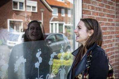 Lisanne uit Denekamp is vrijwilliger bij Stichting Welzijn: ‘Ik ben zelfs getuige op haar huwelijk’
