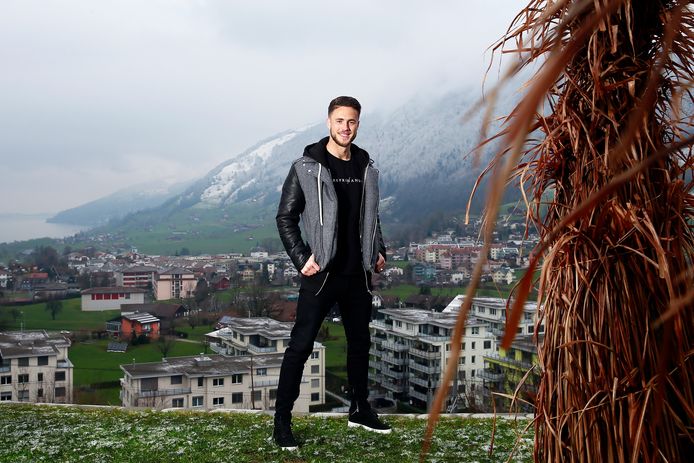 Ricky van Wolfswinkel krabbelt overeind in Bazel.