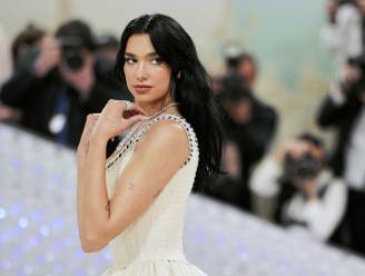 Albanese Dua Lipa pikt uitspraken van Britse overheid niet: “Dat ze Albanezen criminelen noemen, doet pijn”