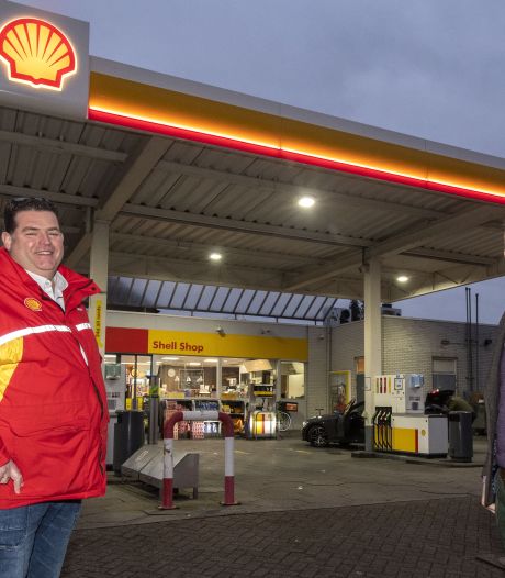 Pompstati­on­hou­der Harold uit Glanerbrug over extreem lage Duitse benzine­prijs: ‘Is dit nu één Europa?’