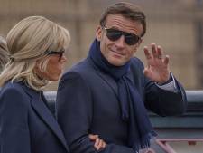 Le look choisi par Emmanuel et Brigitte Macron pour rendre hommage à la Reine n’est pas passé inaperçu 