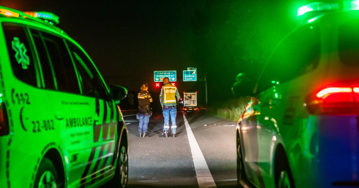 Man loopt over A67 bij Geldrop en wordt aangereden door vrachtwagen, chauffeur rijdt door.