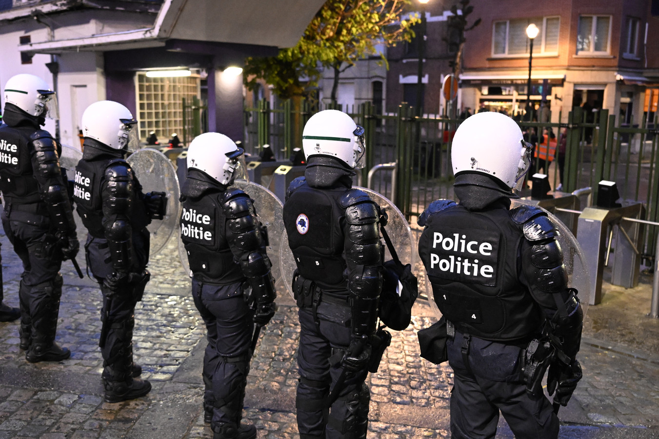 Des hooligans pénètrent dans la zone VIP et la zone mixte d’Anderlecht ...