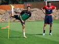 Doelman Tom Vandenberghe en João Silva op de eerste training.