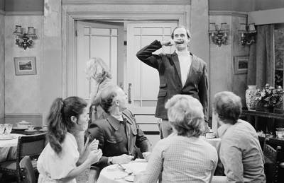 “Don’t mention the war” uit ‘Fawlty Towers’ komt in de Van Dale